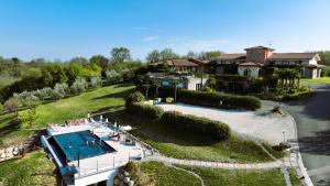 Garda Hill Boutique Apartments with Panoramic Pools e Agriturismo