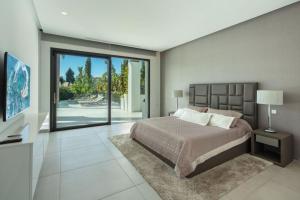 Luxurious 6-Bedroom House with Private Pool in Benidorm