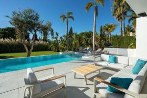 Luxurious 6-Bedroom House with Private Pool in Benidorm