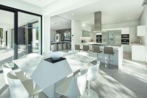 Luxurious 6-Bedroom House with Private Pool in Benidorm