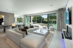 Luxurious 6-Bedroom House with Private Pool in Benidorm