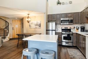 R & R Retreat Luxury Condo