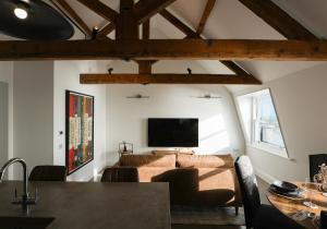 2 bedroom Loft apartment with sea views in St Leonards on Sea