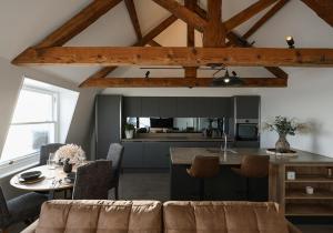2 bedroom Loft apartment with sea views in St Leonards on Sea