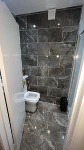 Central 1 Bed Apartment - Sleeps 2 with Wifi