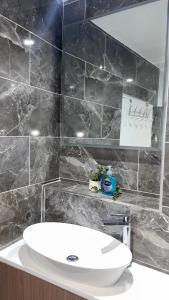 Central 1 Bed Apartment - Sleeps 2 with Wifi