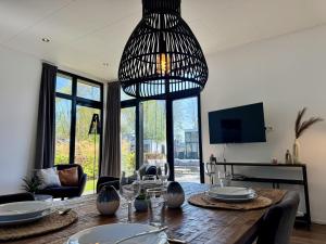 EuroParcs Bad Hoophuizen Chalet Glücksort mit Zaun Haus Nr Water03