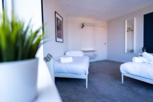 #142 Bournemouth Flat - Near AlumChine Beach - Sleeps 10 - Perfect for Families