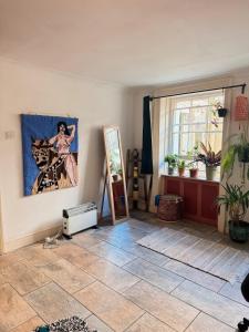 Lush Garden Flat 30 Secs to the Sea