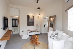 EOS Small House