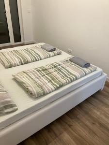 R99 Apartment Downtown-Balcony
