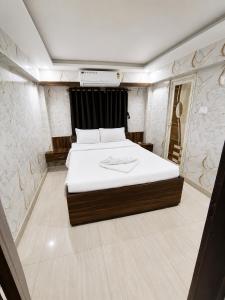 Metro Guest House,Near South City Mall