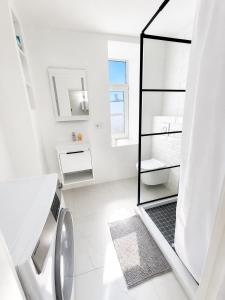 Old Town Quiet Rooftop Studio Apartment