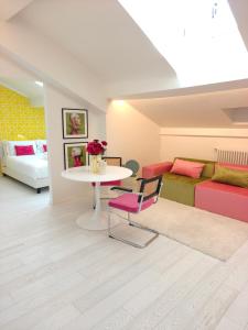 Apartment in Milan Center Duomo, Designed, AC, Wi-Fi, Metro