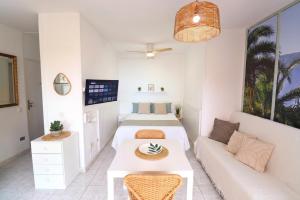 Estudio vistas al mar y piscina Playa Jardín
