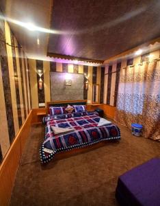 Hollywood lakeview retreat