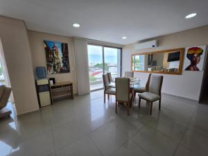 Luxury 4BR 3BA Penthouse - 5 Min to Airport & Beach