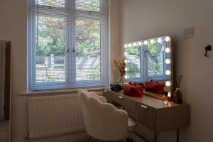 Perfect Booking Modern Home By High Street