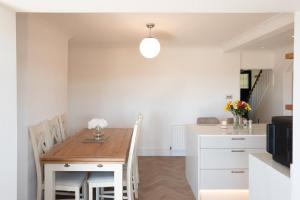 Perfect Booking Modern Home By High Street