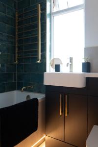 Perfect Booking Modern Home By High Street