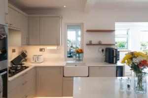 Perfect Booking Modern Home By High Street