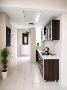 Fashion Street Spacious 2 Bedroom Apartment