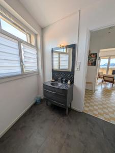 Bright vintage 2-bedroom apartment with view of Port dArsenal