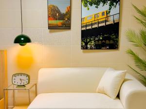 11 Hongik Univ Station, 15 minutes from Itaewon, Mangwon Market, Hapjeong, Single Accommodation, Fully Furnished