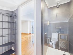 2BR w Terrace & Castle Sao Jorge Views – Alfama | By Airnest