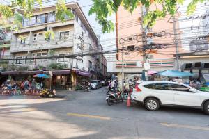 Central 2-Bedroom House Near IconSiam, Bangkok