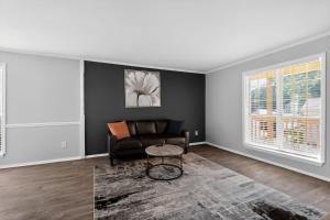 Cozy modern apartment at The Domain Raleigh