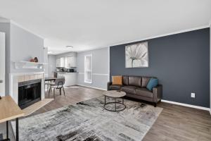 Cozy modern apartment at The Domain Raleigh
