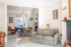 Spacious Seaside Home with Cinema Room - Pass the Keys