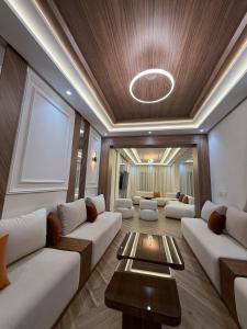 Duplex entier avec toit-terrasse et piscine privée
