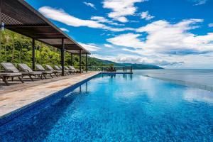 Dreamy coastal condo with amazing ocean views, pool & pool spa