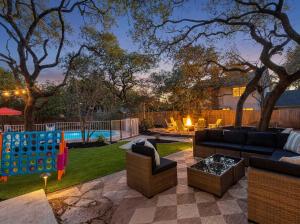 Sleeps 14 Backyard Games Movie Theater Spa