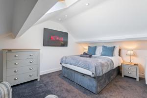 Re-locator Long Stays, 5-Bed House in Staveley