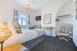 Re-locator Long Stays, 5-Bed House in Staveley