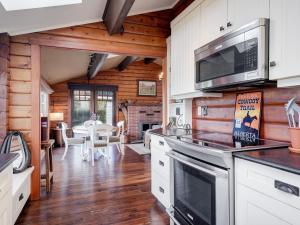 Ocean View Guest House - stunning Ocean Views by Victoria Prime!!