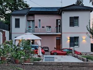 Holiday Home Varese- Family & Group stay with private parking