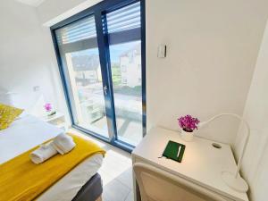 Inviting 3BR Flat w terraces&parking included