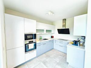 Inviting 3BR Flat w terraces&parking included