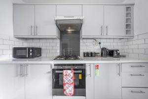 Contractors, Families, Large groups
