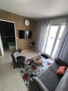 Charmant 2 pieces avec parking privé et piscine
