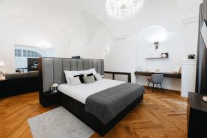Contessa Apartments