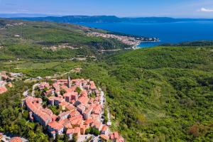 Cozy Studio Apartment LEPRIN in Labin Old Town