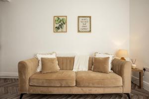 4 Bedroom House FREE off street parking