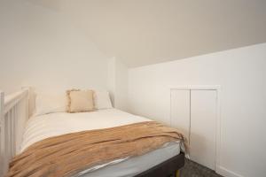 4 Bedroom House FREE off street parking