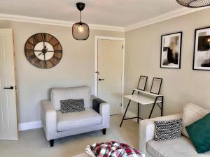 Brand New 2 Bed House - Sleeps 4 - Free Parking - Near HS2 & Drayton Manor