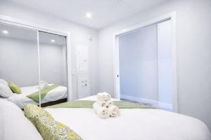 Brand New King Bed Suite Gym UG Park Kensington